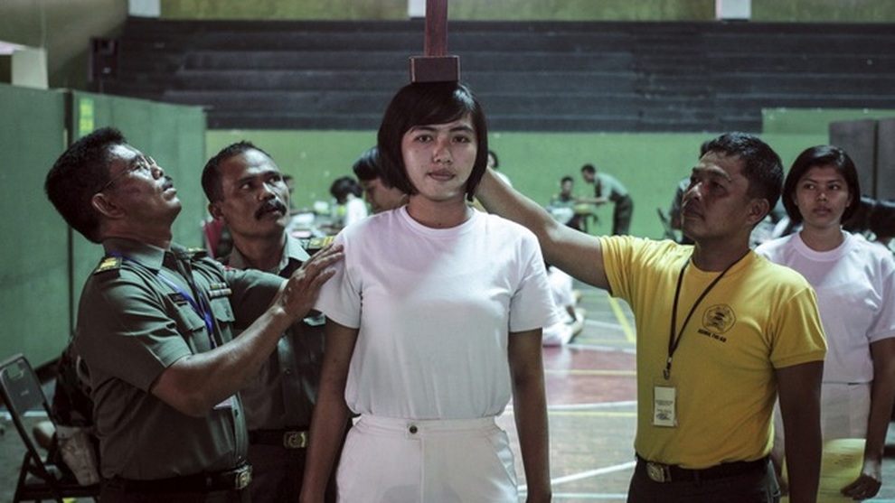 Quân đội Indonesia tính bỏ bài kiểm tra trinh tiết gây tranh cãi - 1 Quân đội Indonesia tính bỏ bài kiểm tra trinh tiết gây tranh cãi - 1