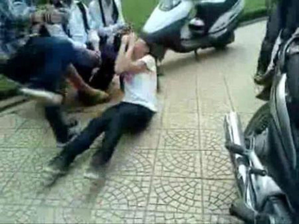 Nữ sinh lớp 6 đã đòi rạch mặt, xử tình địch - 1 Nữ sinh lớp 6 đã đòi rạch mặt, xử tình địch - 1