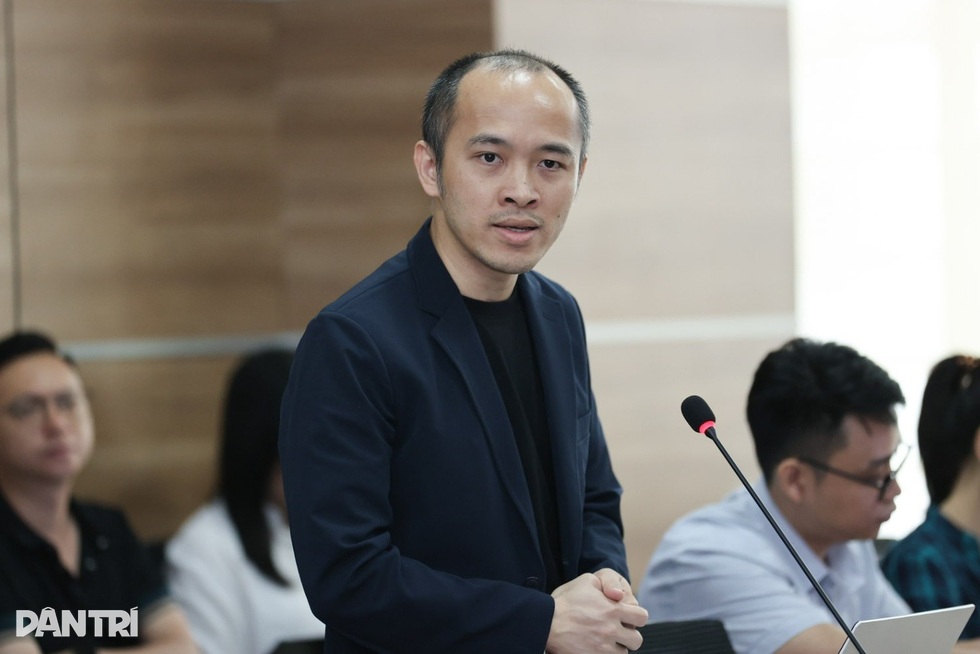 Người già loay hoay giữ số điện thoại đã gắn bó hàng chục năm - 9
