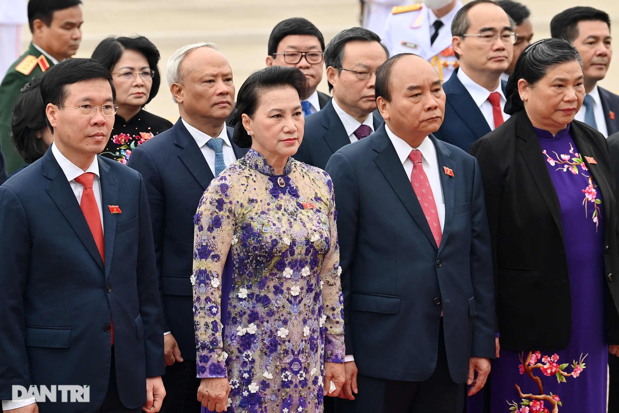 Đoàn đại biểu Quốc hội vào Lăng viếng Chủ tịch Hồ Chí Minh - 3 Đoàn đại biểu Quốc hội vào Lăng viếng Chủ tịch Hồ Chí Minh - 3
