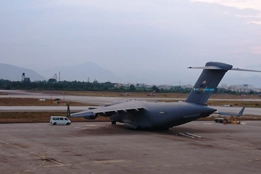 Hai chuyên cơ dự phòng phục vụ Tổng thống Obama ở Sân bay Đà Nẵng