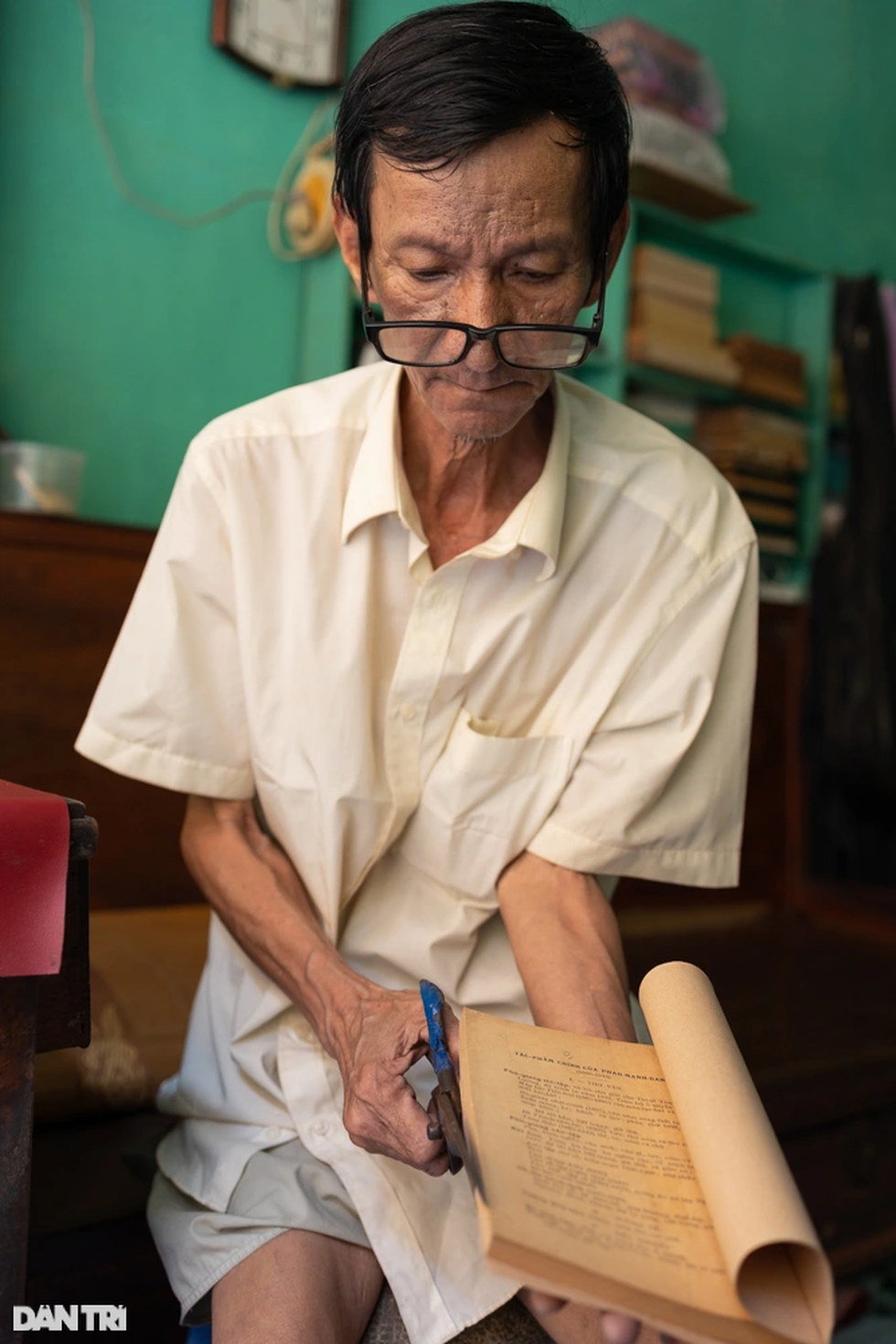 Người sửa sách cũ cuối cùng ở Sài Gòn - 4 Người sửa sách cũ cuối cùng ở Sài Gòn - 4