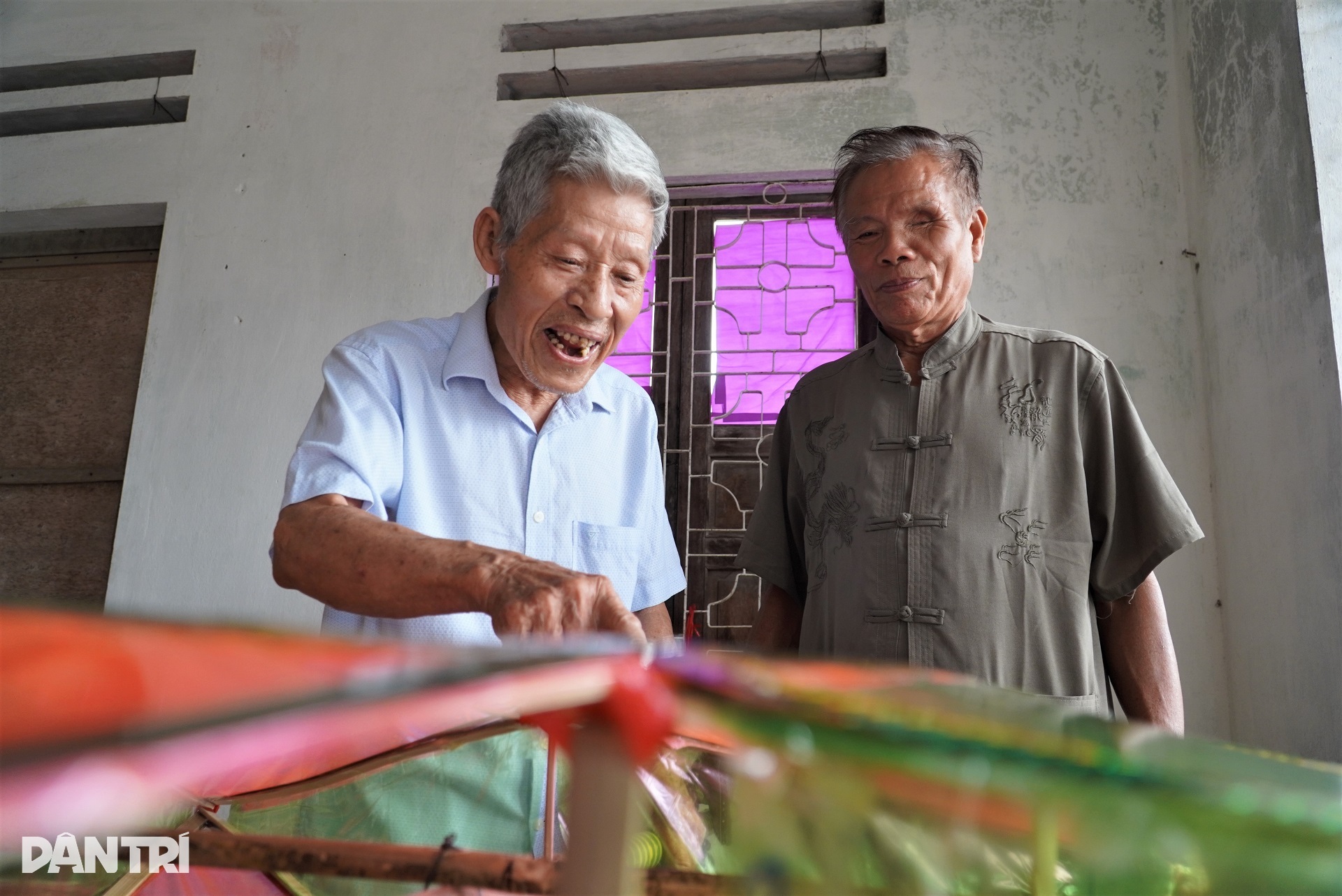 Cụ ông 74 tuổi hơn 30 năm giữ hồn đèn Trung thu truyền thống - 7 Cụ ông 74 tuổi hơn 30 năm giữ hồn đèn Trung thu truyền thống - 7