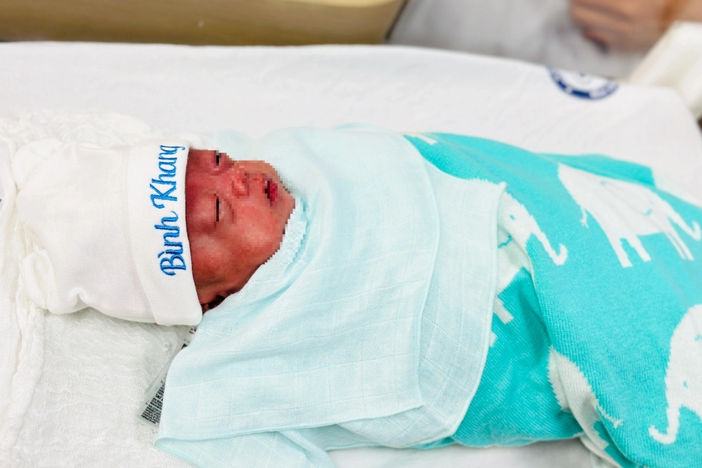 Bé sơ sinh nặng 600gram hồi phục sau 5 tháng nằm viện - 2 Bé sơ sinh nặng 600gram hồi phục sau 5 tháng nằm viện - 2