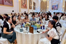 Công nhân khoe bữa tiệc 5,2 tỷ đồng ở nhà hàng hạng sang của công ty