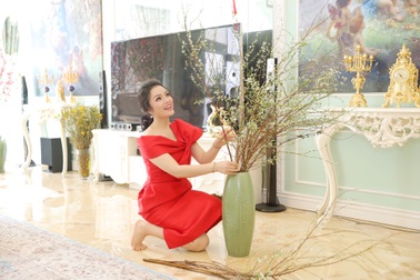 Căn hộ bạc tỷ dát vàng của Tân Nhàn rực rỡ ngày cận Tết