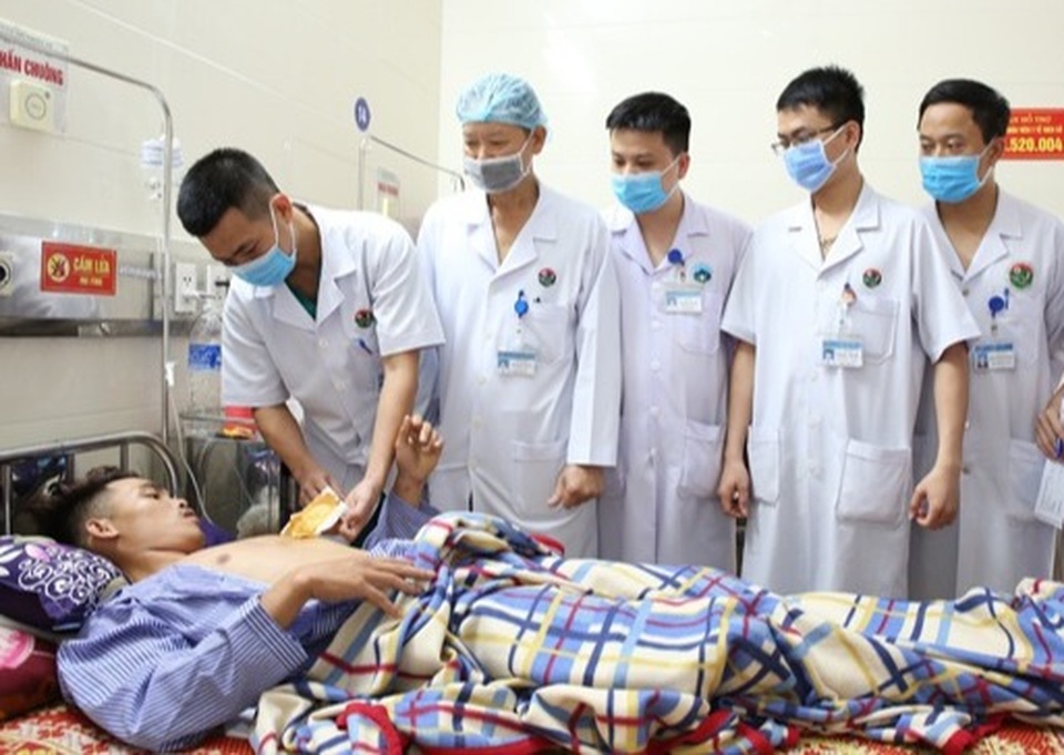 Cứu sống bệnh nhân bị tuốc nơ vít đâm thấu tim - 1 Cứu sống bệnh nhân bị tuốc nơ vít đâm thấu tim - 1