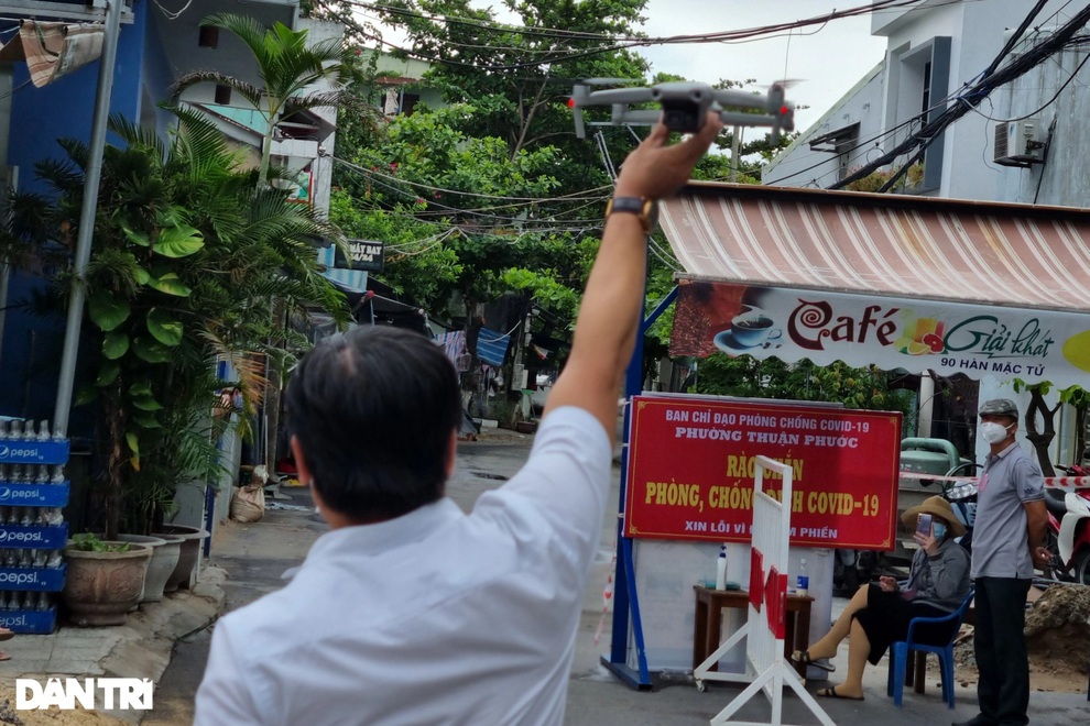 Đà Nẵng tung 15 flycam tuần tra trên không soi người vi phạm giãn cách - 4 Đà Nẵng tung 15 flycam tuần tra trên không soi người vi phạm giãn cách - 4