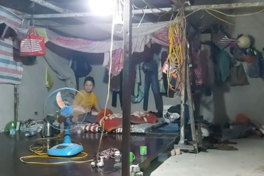 Khu ổ chuột quy mô lớn "lặng lẽ" xuất hiện giữa lòng thủ đô