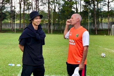 Công Phượng về Gia Lai thăm lại thầy cũ