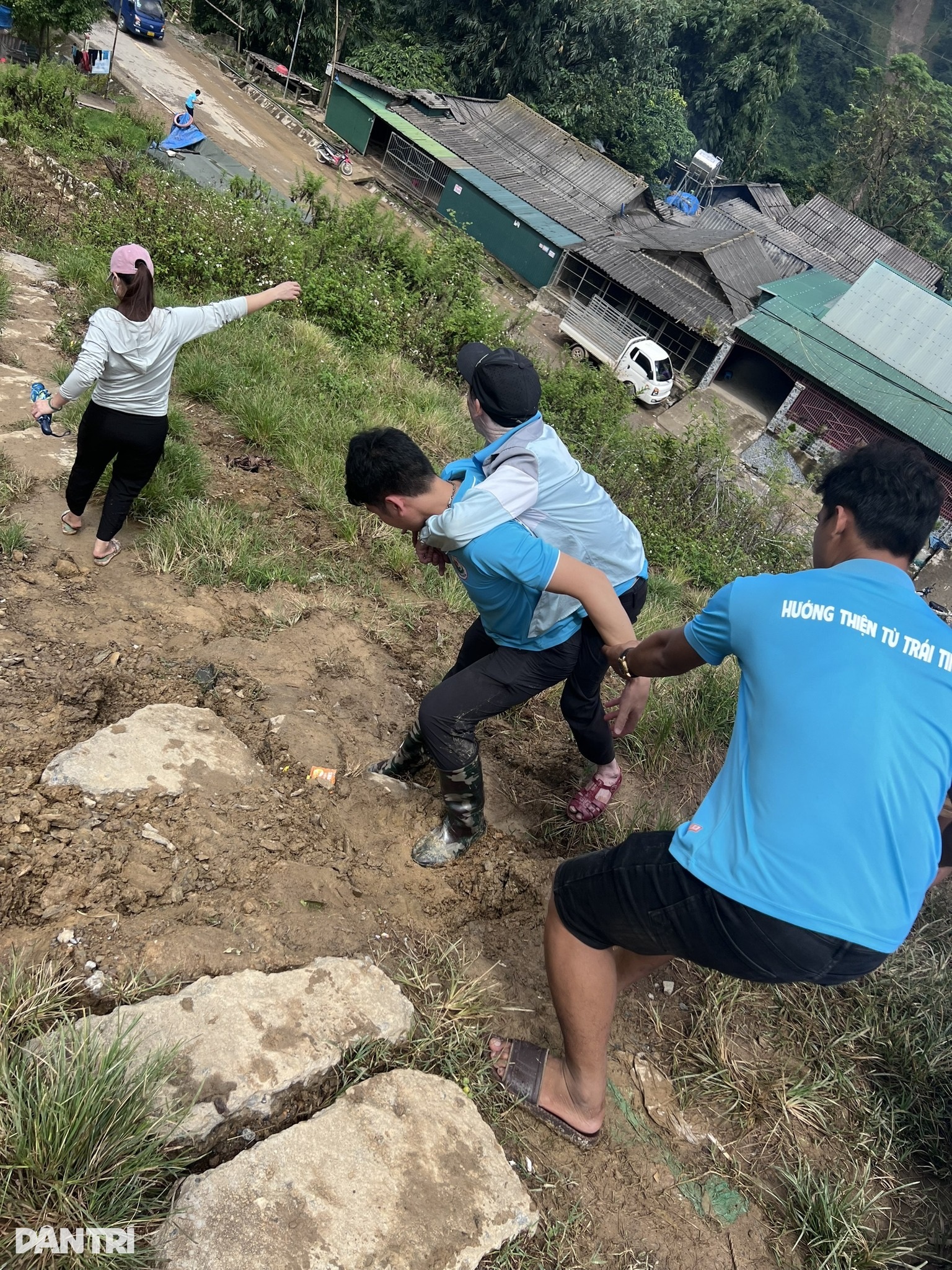 Cậu trai méo mó, nói chẳng ra hơi mà đi thuyết phục làm từ thiện - 2 Cậu trai méo mó, nói chẳng ra hơi mà đi thuyết phục làm từ thiện - 2