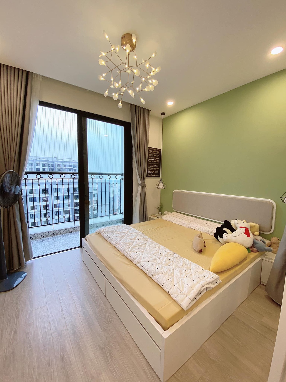 Bên trong căn hộ nhỏ xinh 53 m2 với nội thất màu xanh bơ lạ mắt - 17 Bên trong căn hộ nhỏ xinh 53 m2 với nội thất màu xanh bơ lạ mắt - 17