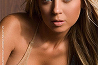 Tara Reid trở lại bằng bộ ảnh “nóng” trên FHM