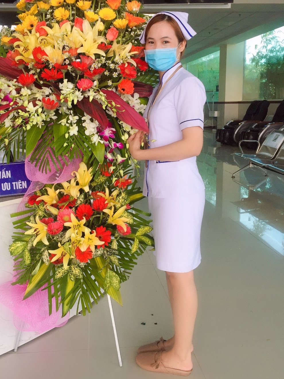 Tình nguyện viên giấu cha mẹ đi lấy mẫu test Covid cho cộng đồng - 2 Tình nguyện viên giấu cha mẹ đi lấy mẫu test Covid cho cộng đồng - 2