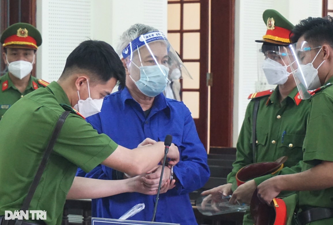 Vụ bắn chết 2 người chấn động Nghệ An: Lời khai bất ngờ của kẻ nổ súng - 3 Vụ bắn chết 2 người chấn động Nghệ An: Lời khai bất ngờ của kẻ nổ súng - 3