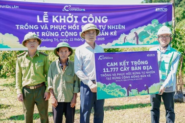 Coteccons trồng cây cho người giữ rừng nơi thượng nguồn sông Gianh