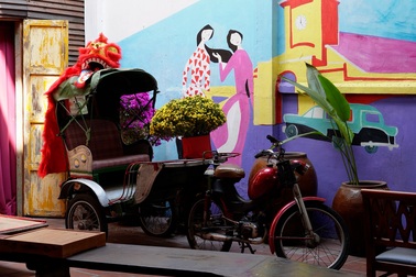 Quán cà phê chứa hơn 10.000 món đồ cổ về Sài Gòn xưa