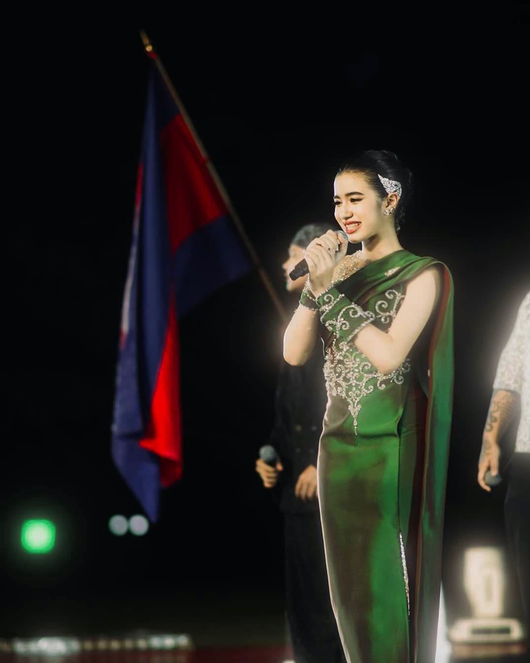 เจ้าหญิงกัมพูชา วัย 13 ปี เผยเสน่ห์ความเป็นดาราดัง - 3 Công chúa 13 tuổi của Campuchia tỏa sức hút của một ngôi sao showbiz - 3