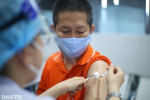 Vì sao Việt Nam chưa có chủ trương tiêm dịch vụ vắc xin Covid-19?