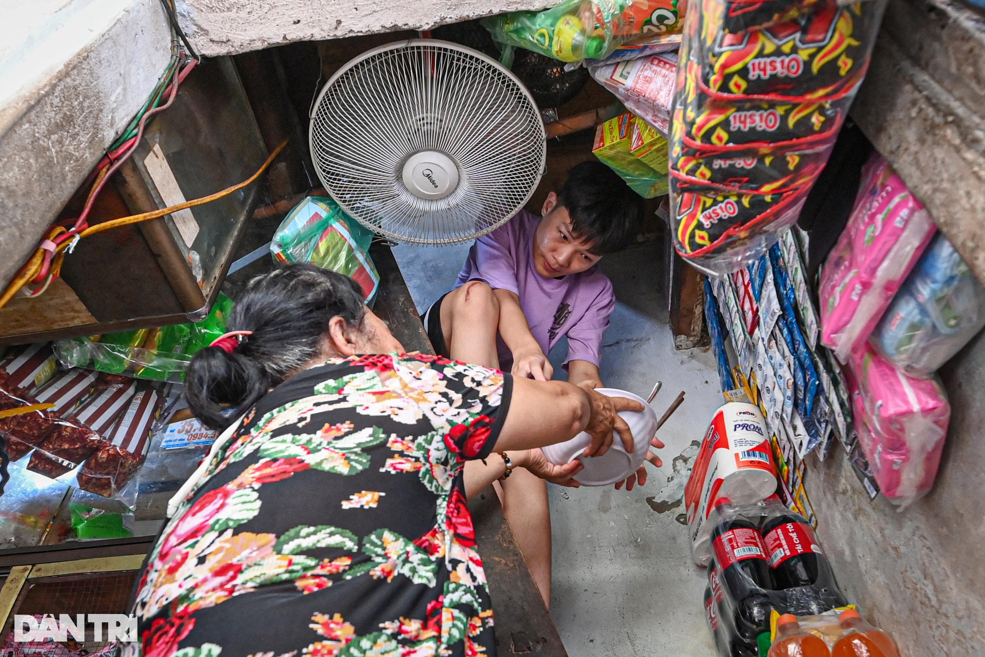 Tết lạc quan trong căn nhà 6m2 ở Hà Nội nơi ba thế hệ sinh sống - 5 Tết lạc quan trong căn nhà 6m2 ở Hà Nội nơi ba thế hệ sinh sống - 5