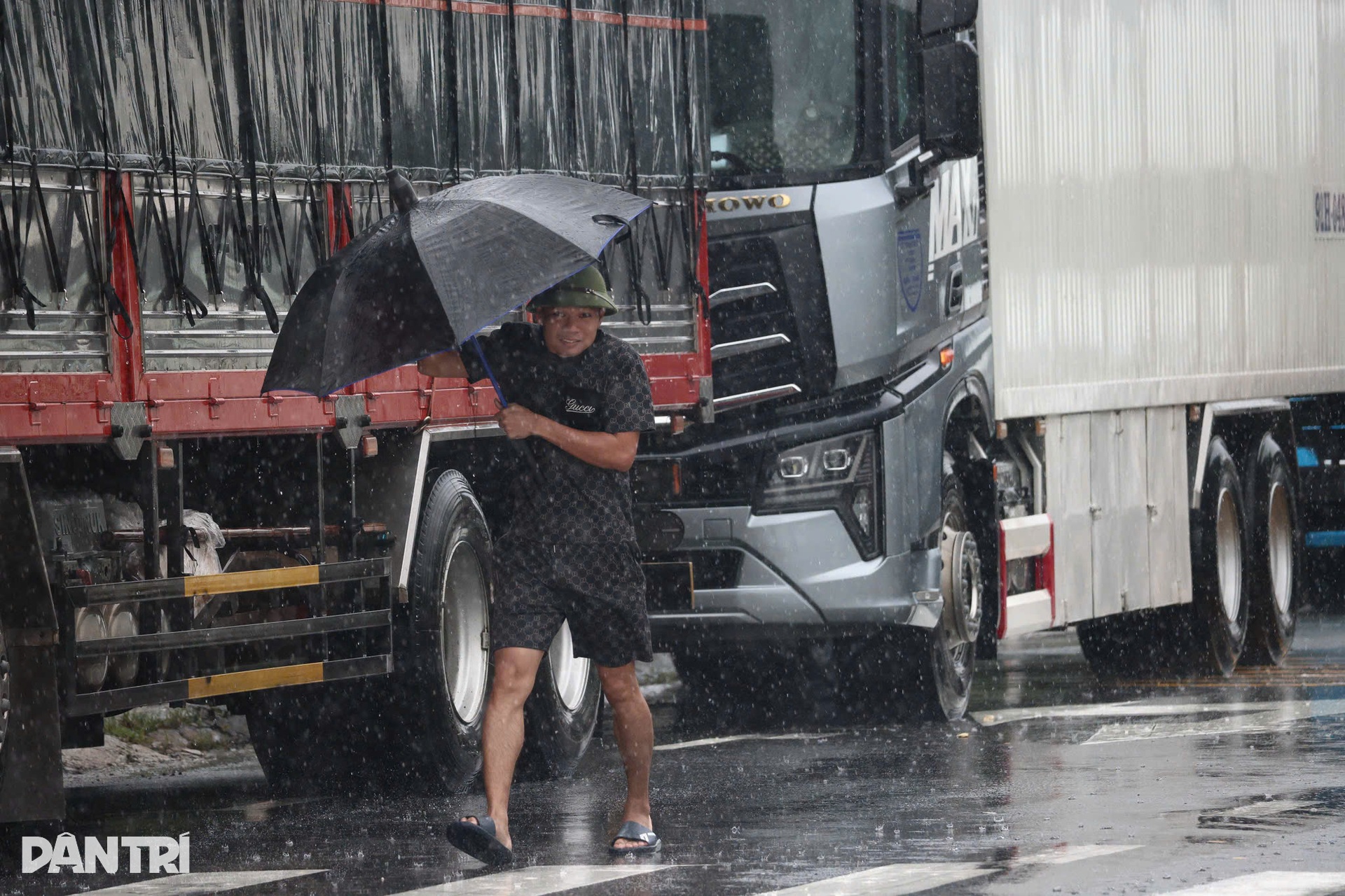 Sạt lở tại Đèo Cả: 2 chị em thiệt mạng, hàng nghìn phương tiện mắc kẹt - 14