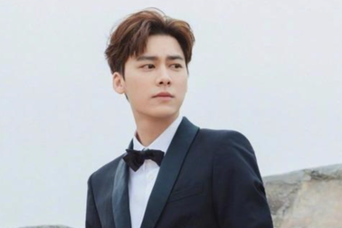 Xuất hiện chớp nhoáng sau bê bối mua dâm, Lý Dịch Phong gây chú ý