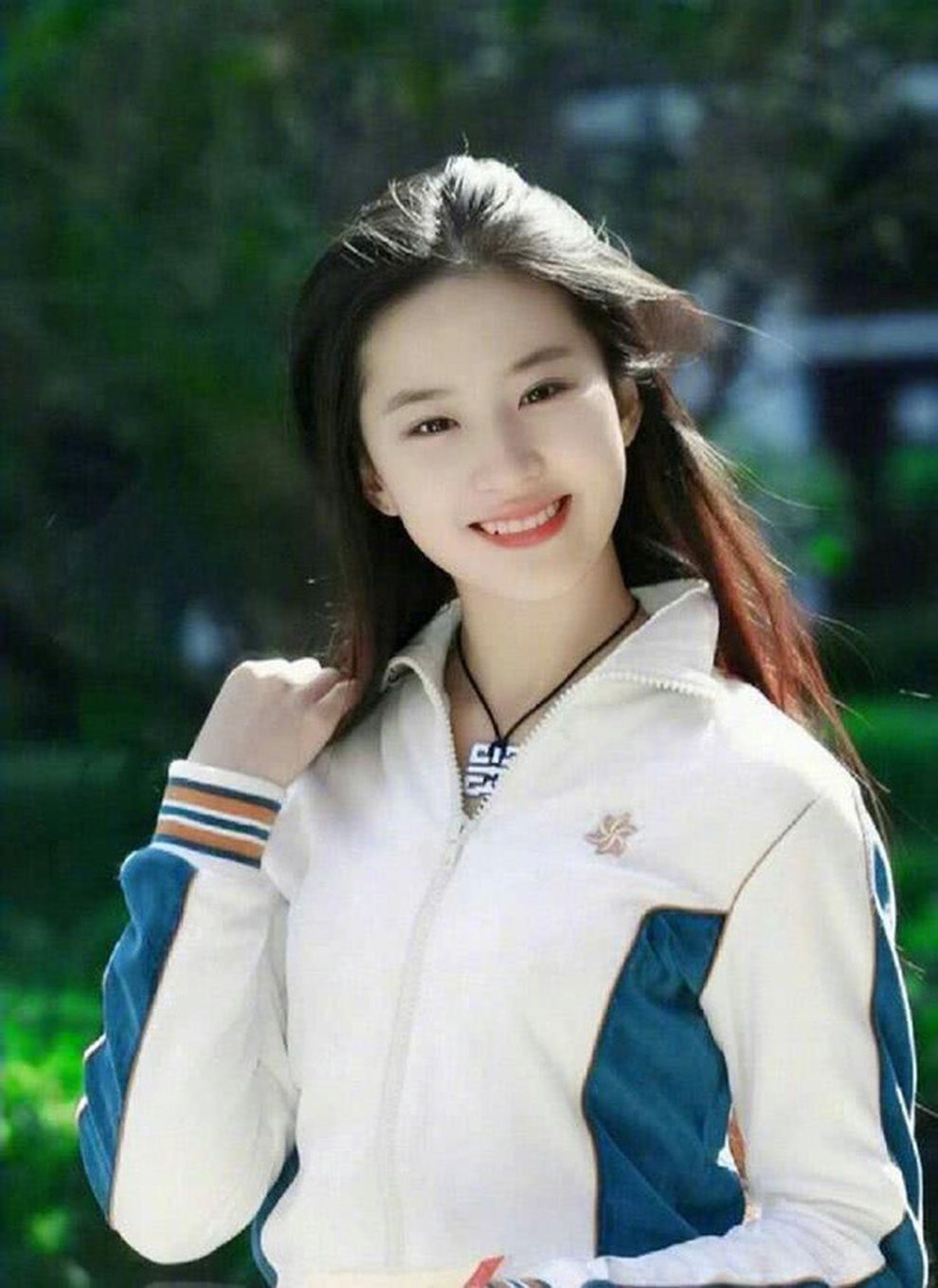 Mê đắm nhan sắc đỉnh của chóp của Lưu Diệc Phi ở tuổi 16 - 7 Mê đắm nhan sắc đỉnh của chóp của Lưu Diệc Phi ở tuổi 16 - 7