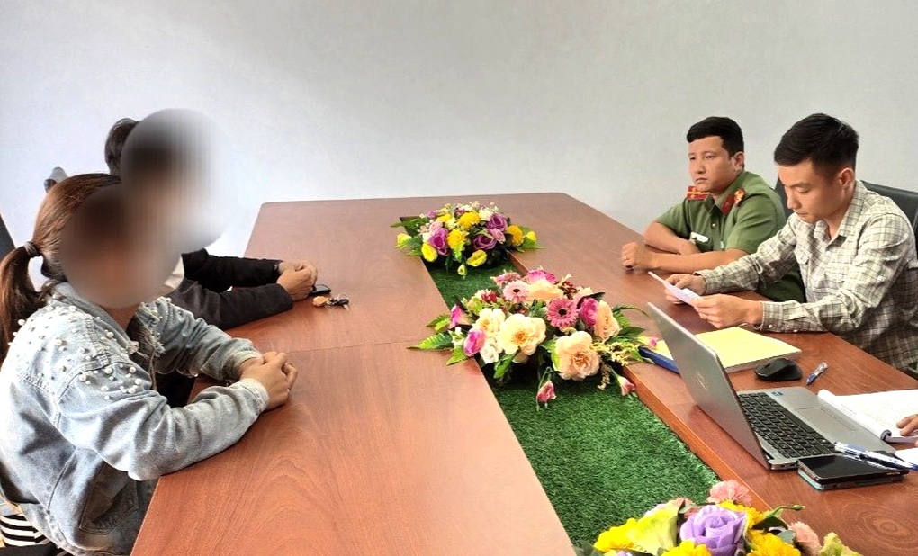 Công an làm việc với 2 phụ nữ loan tin bắt cóc người lấy nội tạng - 1 Công an làm việc với 2 phụ nữ loan tin bắt cóc người lấy nội tạng - 1