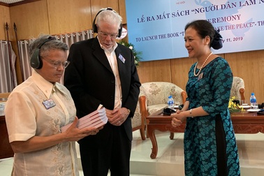 6 nhà hoạt động hòa bình Mỹ nhận Kỷ niệm chương của Việt Nam