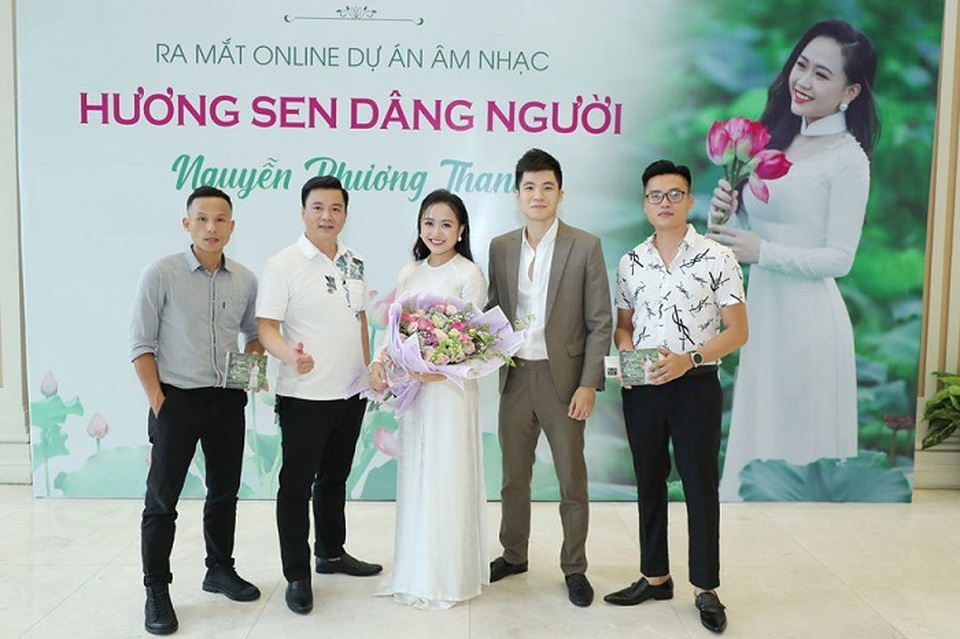 “Sao mai” Phương Thanh ra mắt album “Hương sen dâng Người” - 2 “Sao mai” Phương Thanh ra mắt album “Hương sen dâng Người” - 2