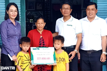 Bạn đọc giúp người mẹ tật nguyền túng quẫn và 2 con nhỏ gần 240 triệu đồng