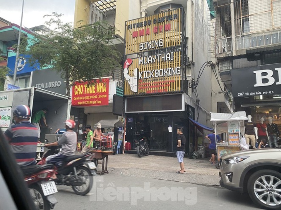 Nhà phố tiền tỷ thi nhau đóng cửa, treo biển cho thuê ở trung tâm Sài Gòn - 10 Nhà phố tiền tỷ thi nhau đóng cửa, treo biển cho thuê ở trung tâm Sài Gòn - 10