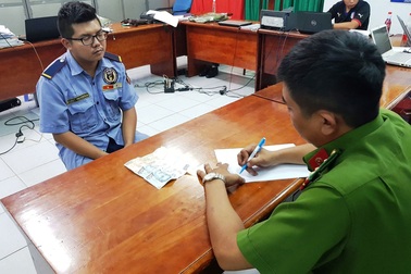 Bảo vệ chung cư đột nhập căn hộ, "chôm" kim cương, đồng hồ... tiền tỷ