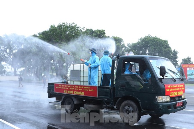 Hôm nay, TP.HCM triển khai phun khử khuẩn quy mô toàn thành phố trong 7 ngày - Ảnh 3.