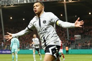 Tỏa sáng phút 90, Mbappe giúp PSG xây chắc ngôi đầu Ligue 1
