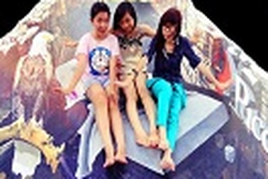 Người Hà Nội hào hứng chụp ảnh tranh 3D