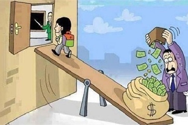 Những mẩu chuyện buồn về đồng tiền trong môi trường giáo dục
