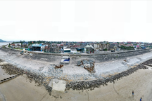 Kè biển bảo vệ hơn 5.000 người vỡ toác