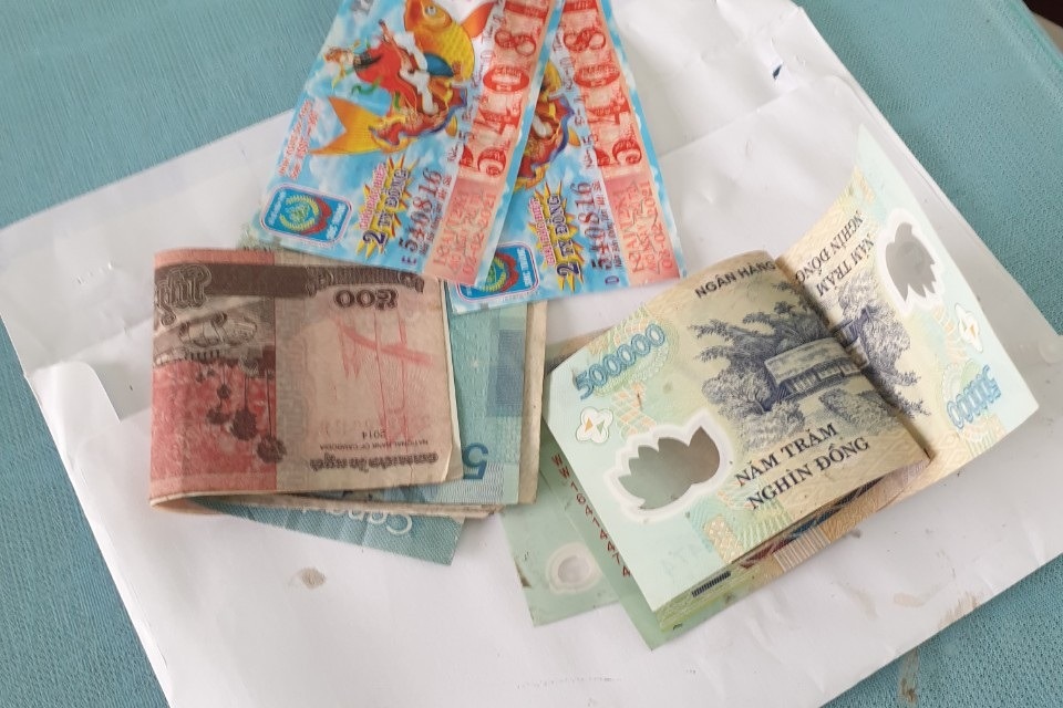 Bắt đối tượng cướp tiền của người bán vé số bệnh tật - 2 Bắt đối tượng cướp tiền của người bán vé số bệnh tật - 2