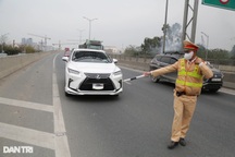 Xử phạt nhiều tài xế tùy tiện đi vào làn khẩn cấp đường Vành đai 3 trên cao