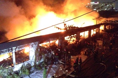 TPHCM: Cháy lớn công ty dệt may gần khu công nghiệp Tân Bình