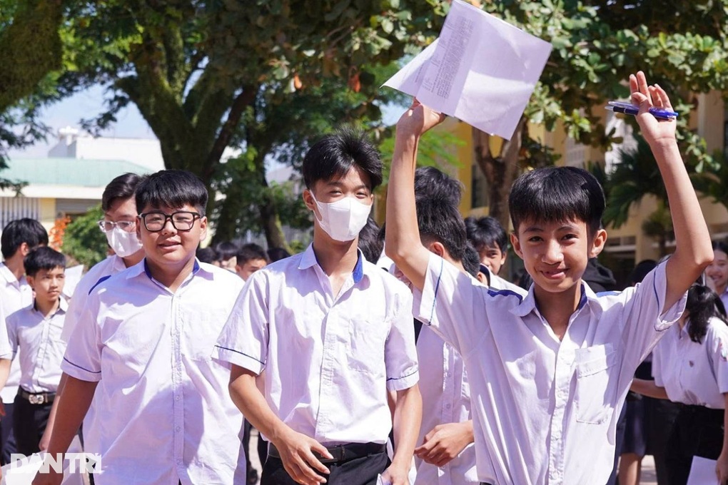 Quảng Ngãi công bố điểm dự kiến trúng tuyển vào lớp 10 - 1