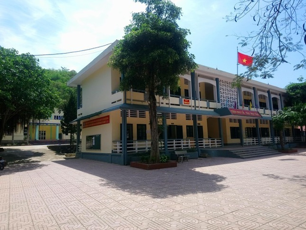 Nhiều cán bộ huyện bị kỷ luật vì tuyển sinh 43 học sinh sai tiêu chí - 1 Nhiều cán bộ huyện bị kỷ luật vì tuyển sinh 43 học sinh sai tiêu chí - 1