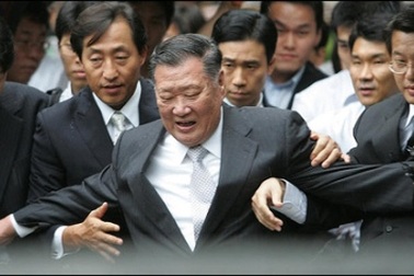 Gây thiệt hại cho công ty, chủ tịch Hyundai bị phạt tiền