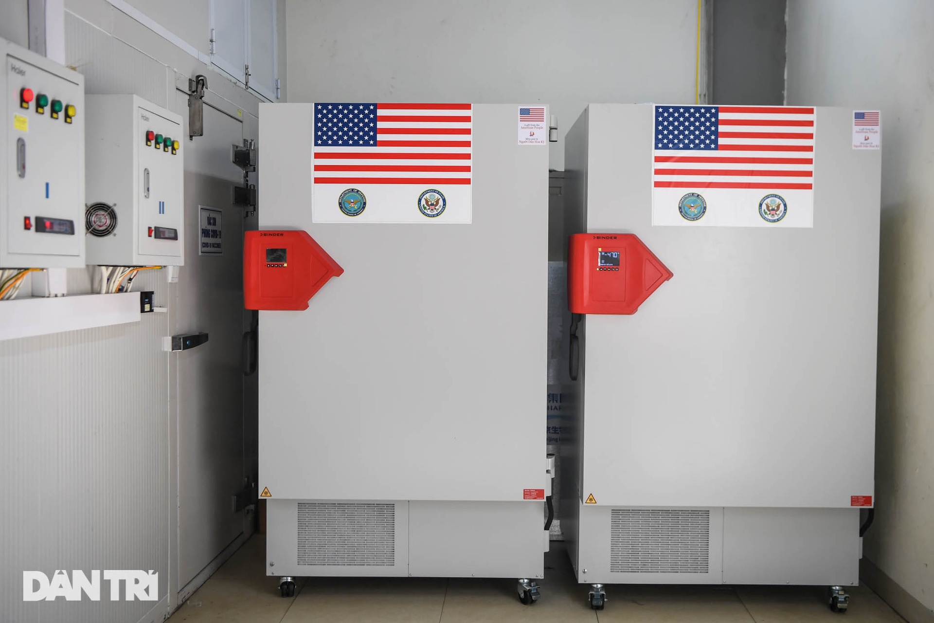 Bộ Y tế tiếp nhận 77 tủ lạnh âm sâu bảo quản vaccine Covid-19 từ Hoa Kỳ - 5 Bộ Y tế tiếp nhận 77 tủ lạnh âm sâu bảo quản vaccine Covid-19 từ Hoa Kỳ - 5