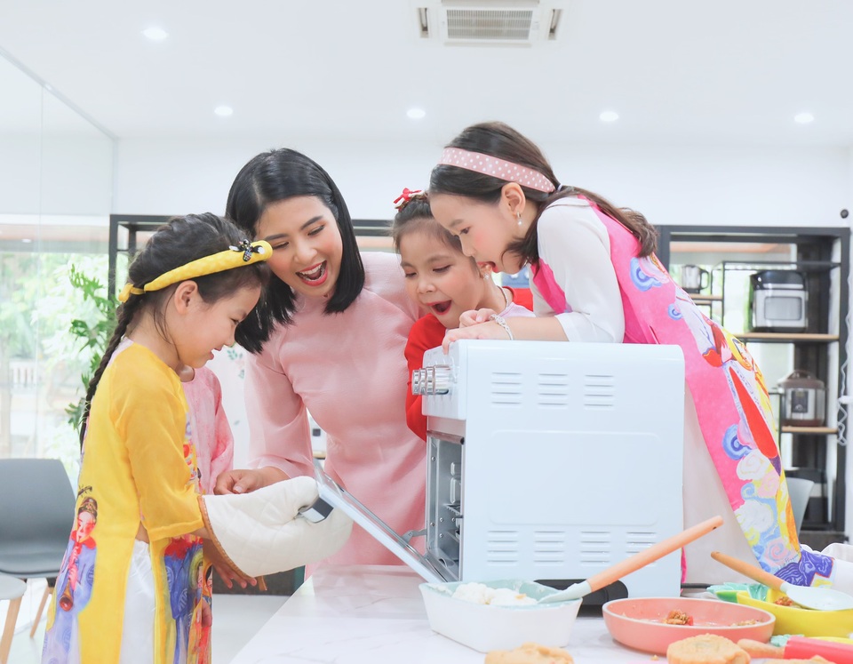 Hoa hậu Ngọc Hân hướng dẫn làm bánh Trung thu bất bại mà đơn giản vô cùng - 12 Hoa hậu Ngọc Hân hướng dẫn làm bánh Trung thu bất bại mà đơn giản vô cùng - 12