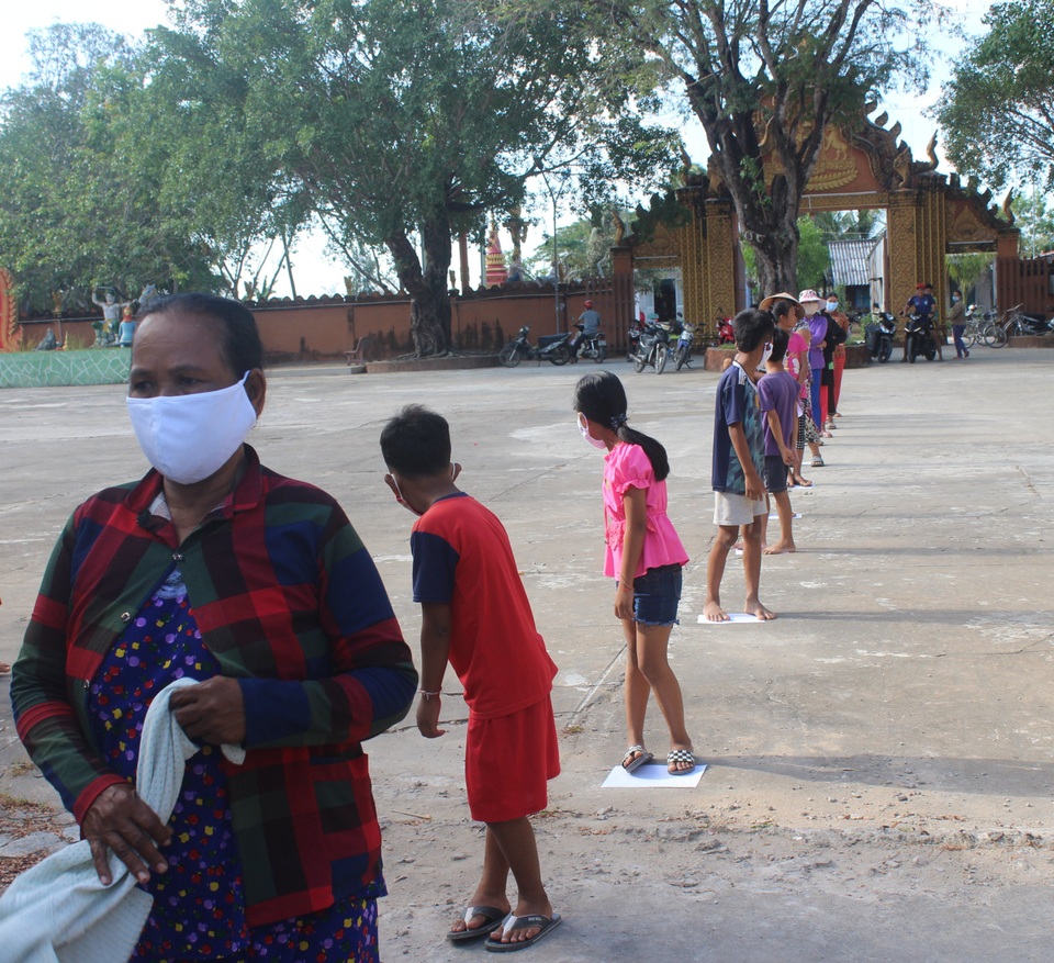 Bạc Liêu: “Cây ATM gạo” di động đến chùa hỗ trợ bà con lao động nghèo - 1 Bạc Liêu: “Cây ATM gạo” di động đến chùa hỗ trợ bà con lao động nghèo - 1