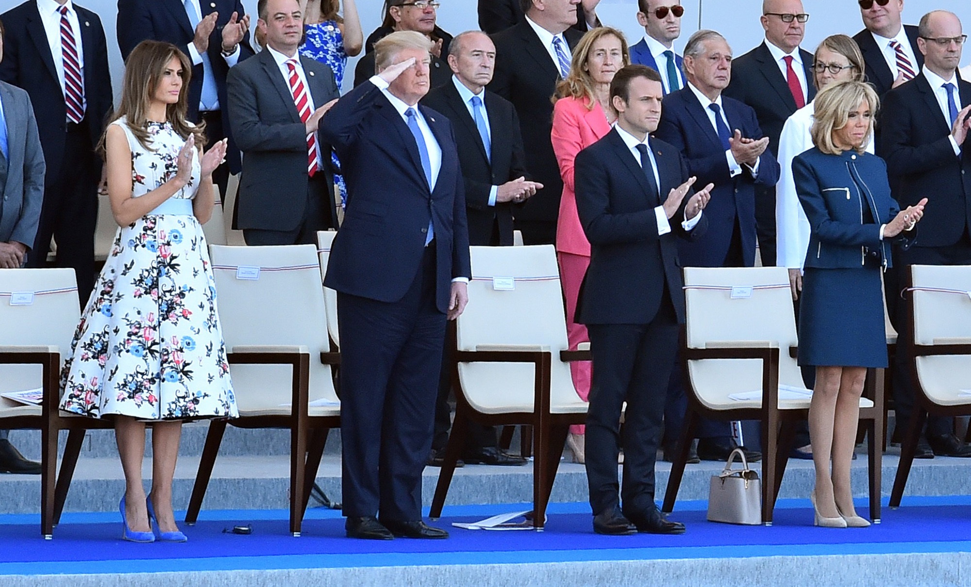 Ông Trump cùng Tổng thống Pháp Macron dự Lễ duyệt binh ngày 14/7/2017 tại Paris (Ảnh: Getty).