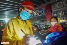 Giúp việc nhà ngã quỵ khi chủ sa thải và bí mật "kèo 50-50"