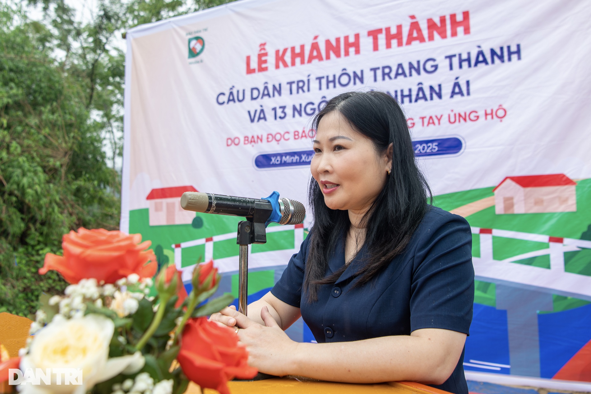 Niềm vui vỡ òa ngày khánh thành cây cầu mơ ước và 13 ngôi nhà Nhân ái - 9 Niềm vui vỡ òa ngày khánh thành cây cầu mơ ước và 13 ngôi nhà Nhân ái - 9